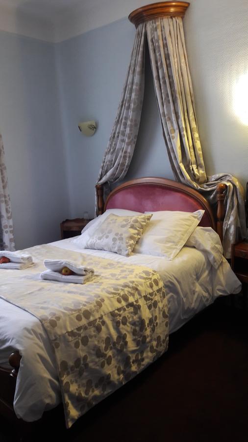 Logis Hotel Et Restaurant Du Dauphin Sées 외부 사진