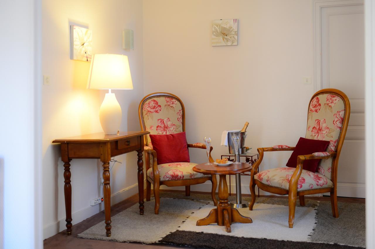 Logis Hotel Et Restaurant Du Dauphin Sées 외부 사진