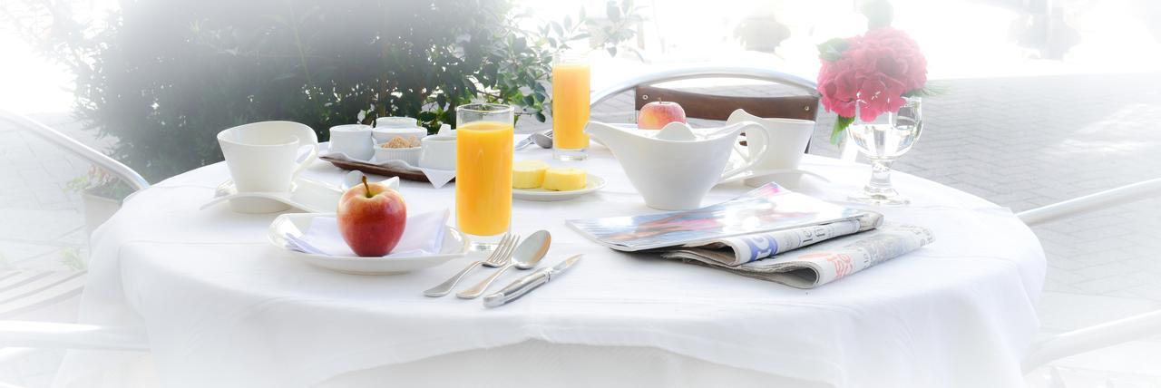 Logis Hotel Et Restaurant Du Dauphin Sées 외부 사진