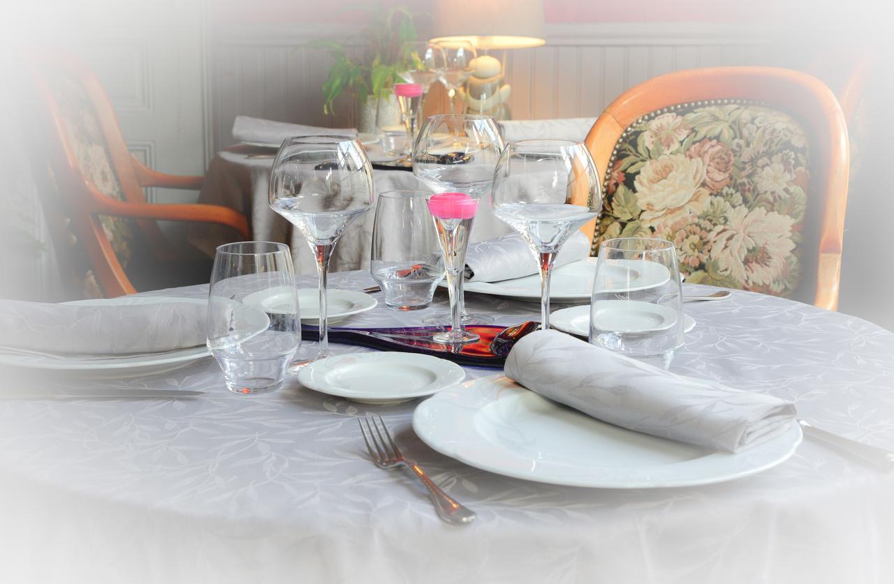 Logis Hotel Et Restaurant Du Dauphin Sées 외부 사진