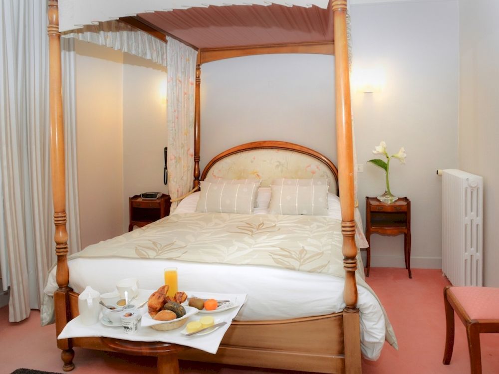 Logis Hotel Et Restaurant Du Dauphin Sées 외부 사진