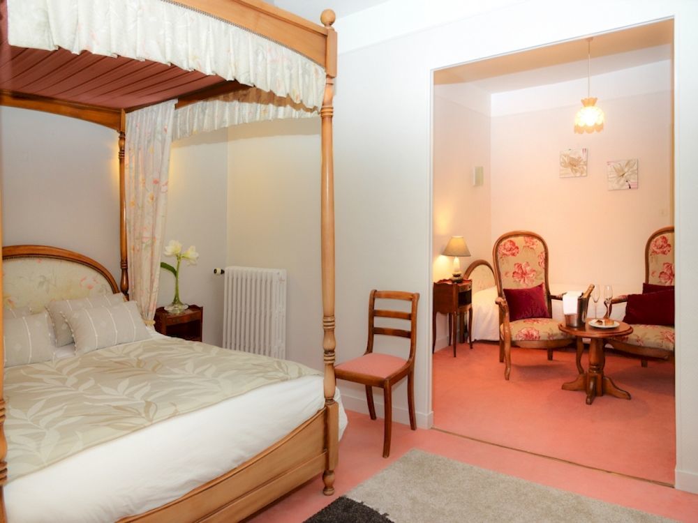 Logis Hotel Et Restaurant Du Dauphin Sées 외부 사진