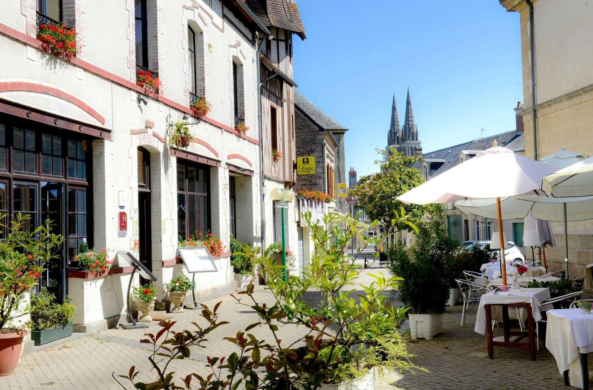Logis Hotel Et Restaurant Du Dauphin Sées 외부 사진