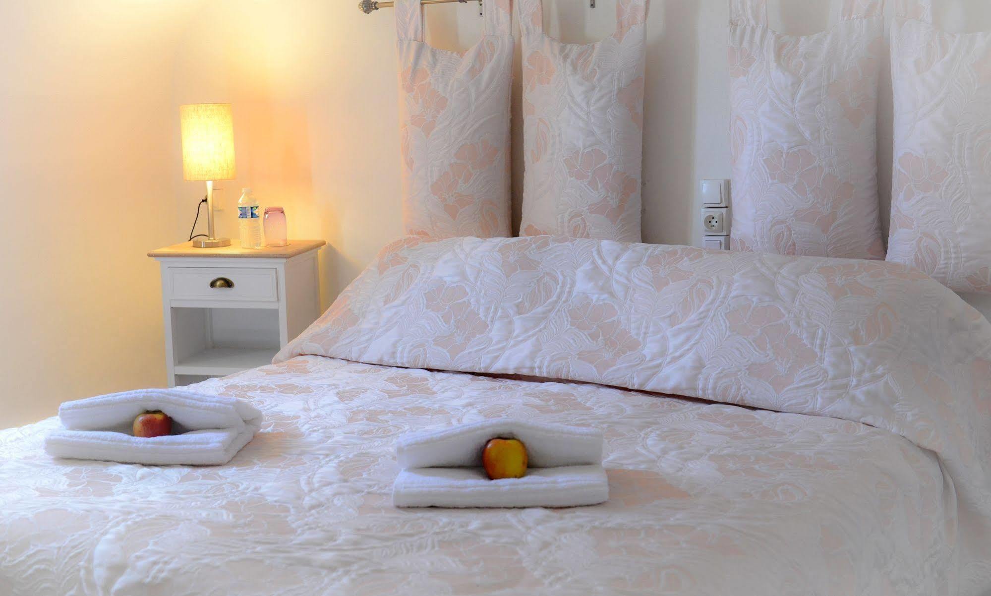 Logis Hotel Et Restaurant Du Dauphin Sées 외부 사진